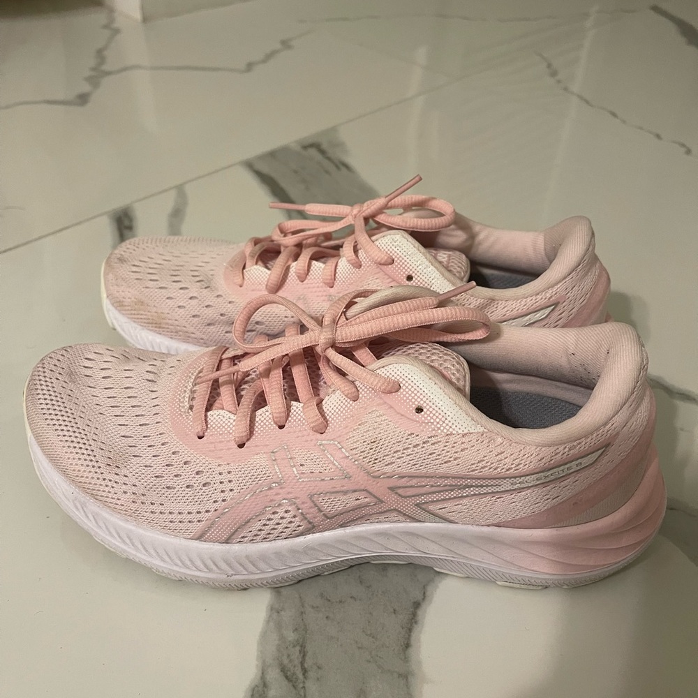 Women ASICS pink running shoes (8.5)